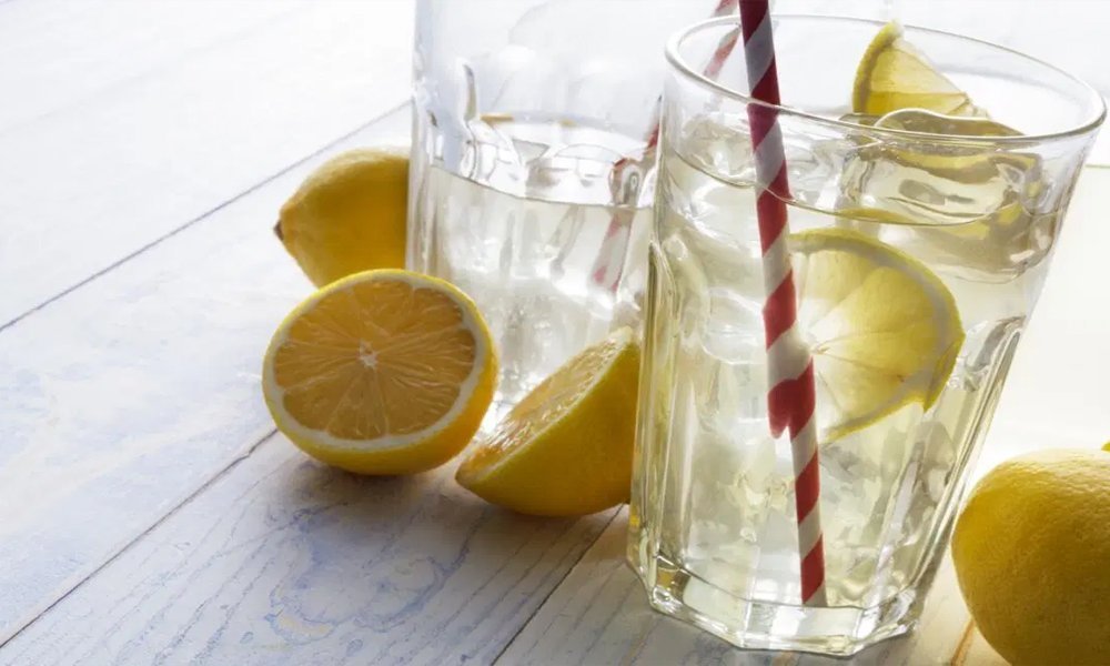 Lemon Water Freshens breath