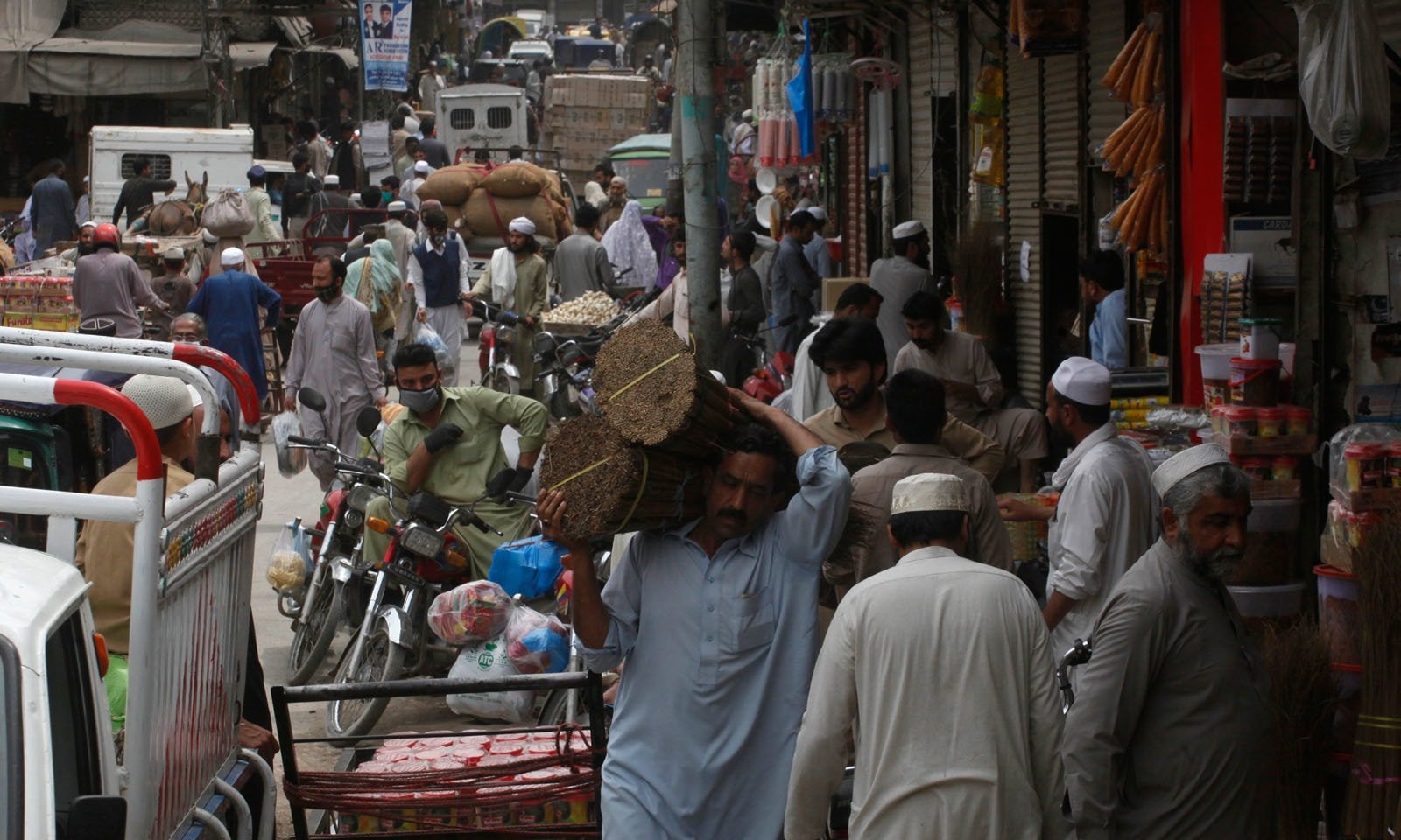 markets during corona lockdown in pakistan