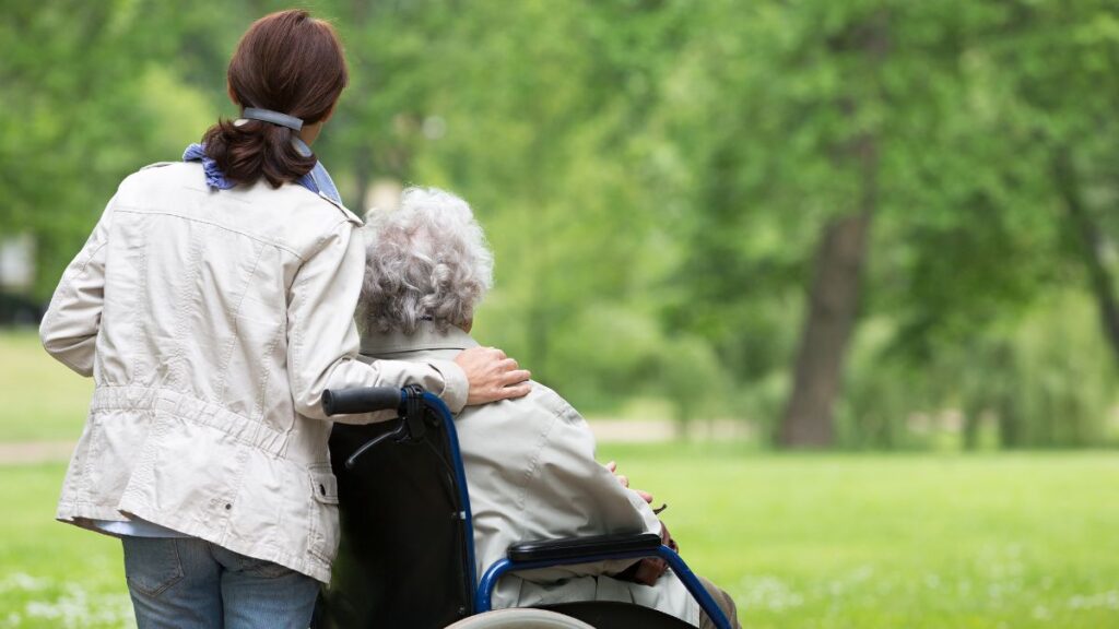 How to Tell When Assisted Living May Be Right for You-feature