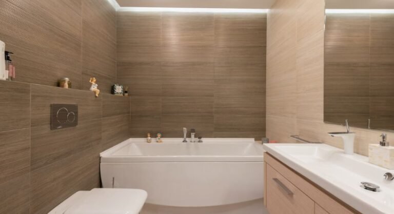 10 Must-have Bathroom Accessories to Make Your Life Easier-feature