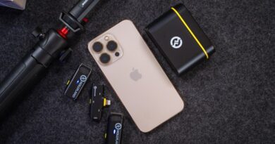 How to Connect a Lavalier Microphone to Your iPhone How to Connect a Lavalier Microphone to Your iPhone