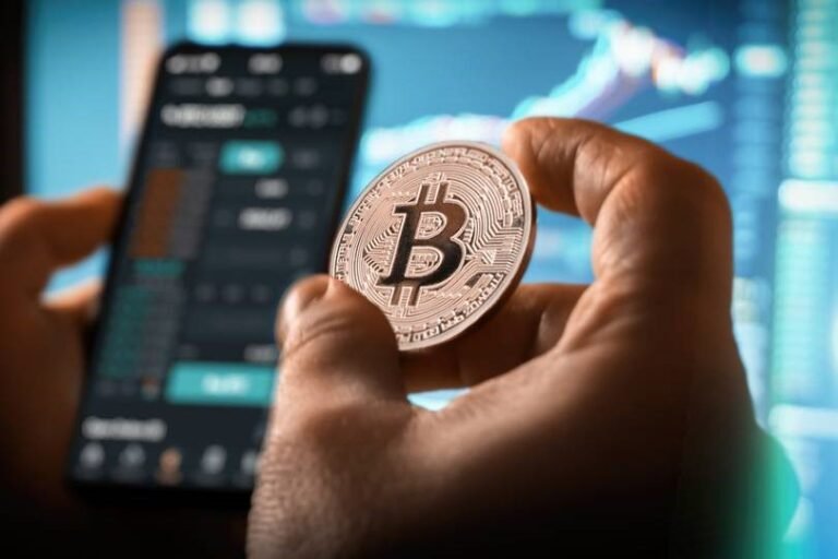 The benefits and drawbacks of investing in cryptocurrency