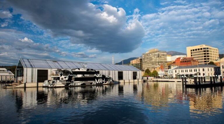 Hobart Accommodation & Tours